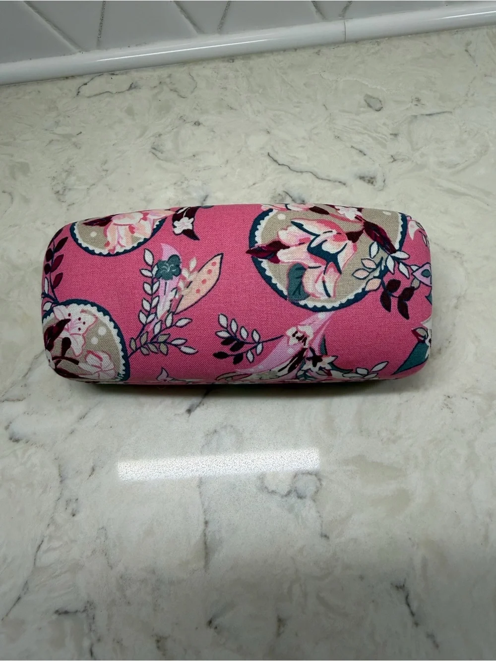 Vera Bradley Breast Cancer Awareness Hard Clam Shell Pink Floral Eyeglass Case